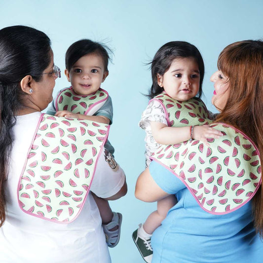 How Baby Burp Cloths and Bibs Simplify Feeding Time