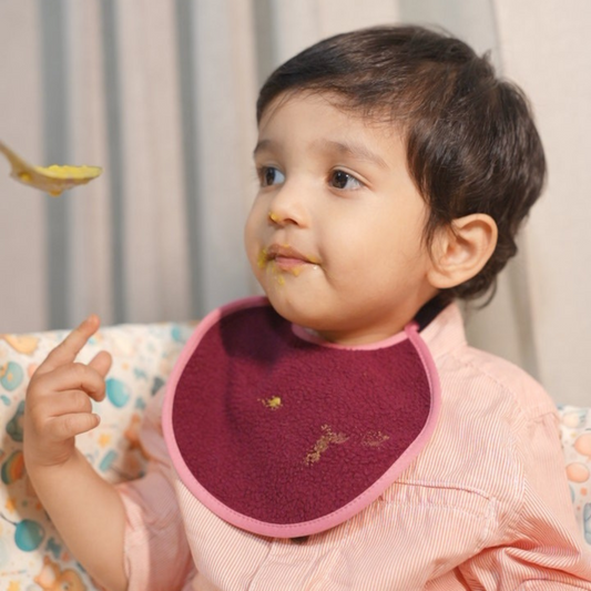 Best Baby Bibs for Everyday Feeding and Travel Adventures