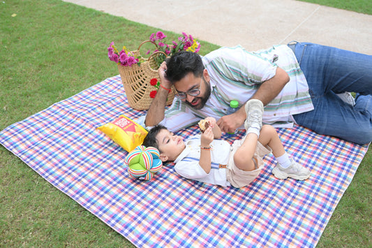 What Makes the Perfect Outdoor Picnic Mat for Parents with Young Children