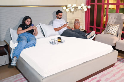 Lycra White Waterproof Mattress Protector