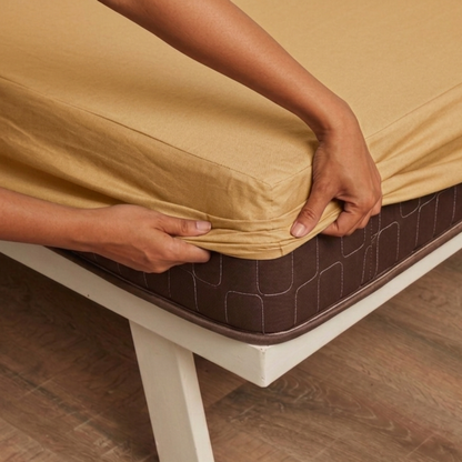 Lycra Maroon Mattress Protector